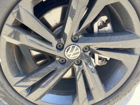 Used 2023 Volkswagen Tiguan SE R-Line image 12