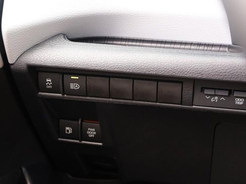 Used 2025 Toyota Sienna XLE FWD image 22