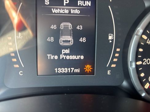 Used 2016 Jeep Renegade Latitude AWD/4WD image 29
