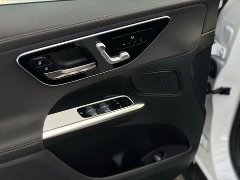 Used 2025 Mercedes-Benz GLC 300 4MATIC image 22