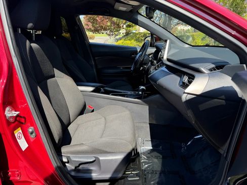 Used 2019 Toyota C-HR XLE FWD image 15