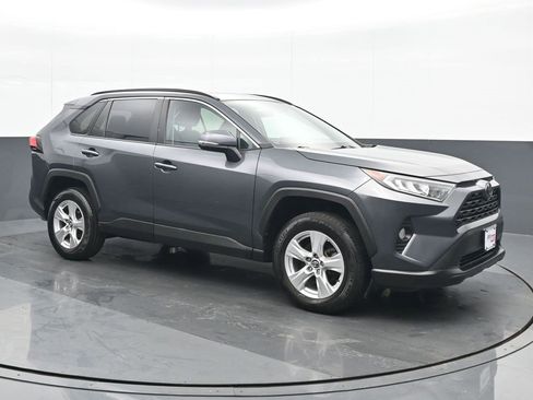 Used 2020 Toyota RAV4 XLE image 9
