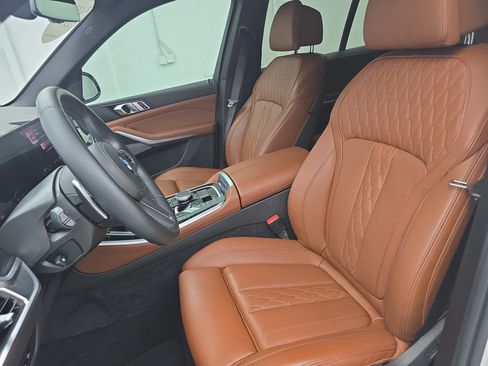 Used 2025 BMW X5 sDrive40i w/ M Sport Package RWD image 5