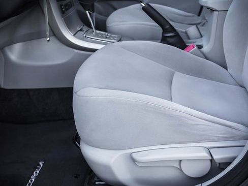 Used 2013 Toyota Corolla LE image 11