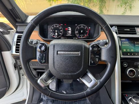 Used 2020 Land Rover Discovery HSE Luxury image 18