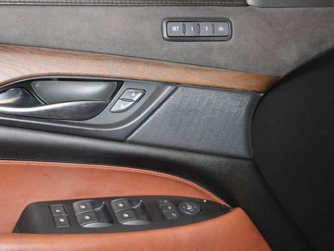 Used 2018 Cadillac Escalade Luxury AWD/4WD image 25