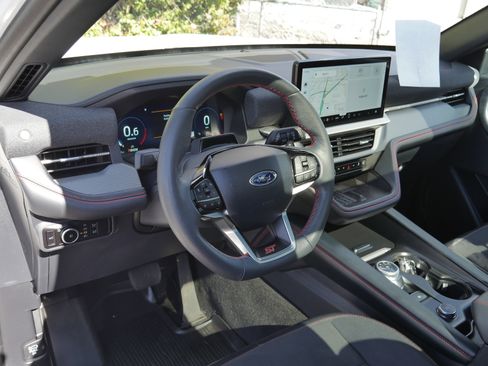 Certified 2025 Ford Explorer ST AWD/4WD image 4