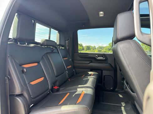 Used 2024 GMC Sierra 2500 AT4 w/ AT4 Premium Plus Package AWD/4WD image 19