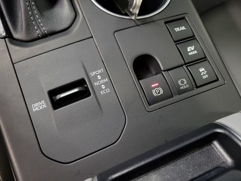 Used 2023 Toyota Highlander XLE AWD/4WD image 17