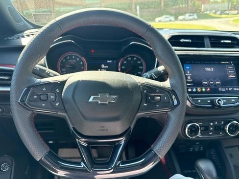 Used 2023 Chevrolet TrailBlazer RS w/ Sun and Liftgate Package AWD/4WD image 17