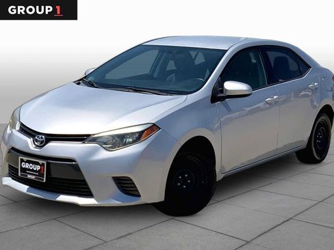 Used 2016 Toyota Corolla LE FWD image 1