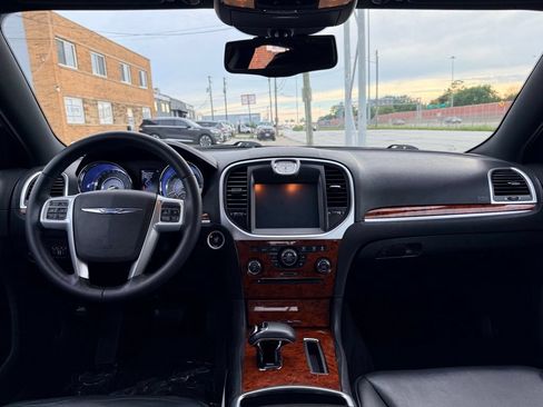 Used 2014 Chrysler 300 AWD w/ Driver Convenience Group image 23