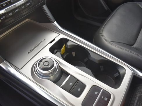 Used 2023 Ford Explorer Limited image 26