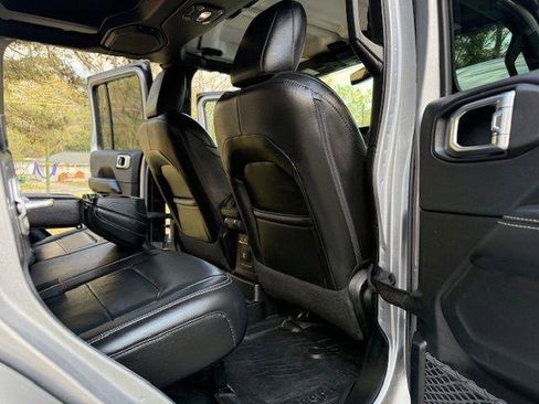 Used 2018 Jeep Wrangler Unlimited Sahara w/ Quick Order Package 24M Moab image 25