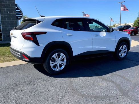 Used 2026 Chevrolet Trax LS FWD image 5