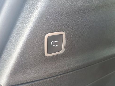 New 2026 Chrysler Pacifica Limited w/ S Appearance Package image 6