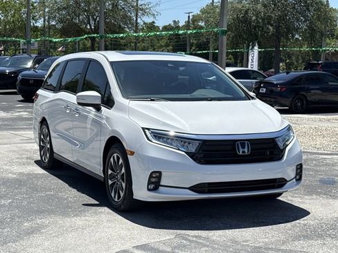 Certified 2024 Honda Odyssey EX-L image 3