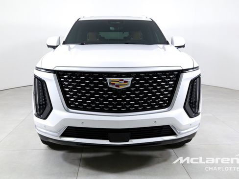 Used 2025 Cadillac Escalade Premium Luxury w/ Touring Package image 4