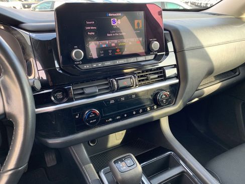 Used 2025 Nissan Pathfinder SV image 20