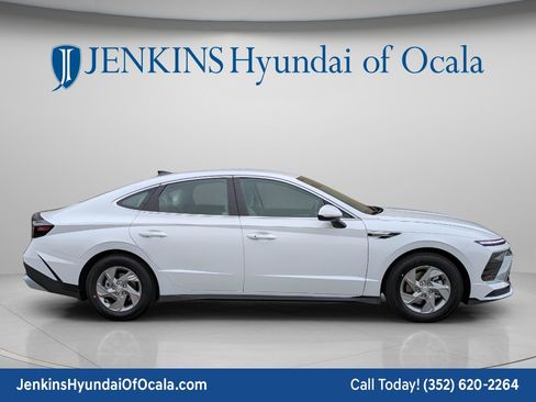 New 2026 Hyundai Sonata SE FWD image 2