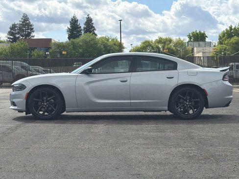 Used 2022 Dodge Charger SXT w/ Blacktop Package image 6