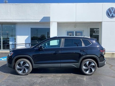 New 2025 Volkswagen Taos SE image 13