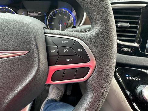 Used 2017 Chrysler Pacifica Touring Plus w/ Security Group image 11