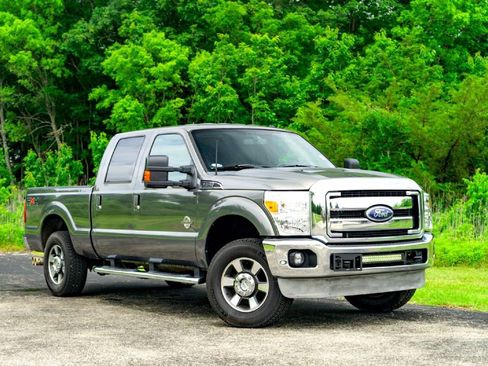 Used 2011 Ford F250 Lariat w/ Lariat Interior Pkg AWD/4WD image 2