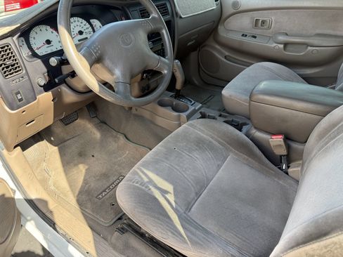 Used 2004 Toyota Tacoma PreRunner w/ Convenience Pkg RWD image 11