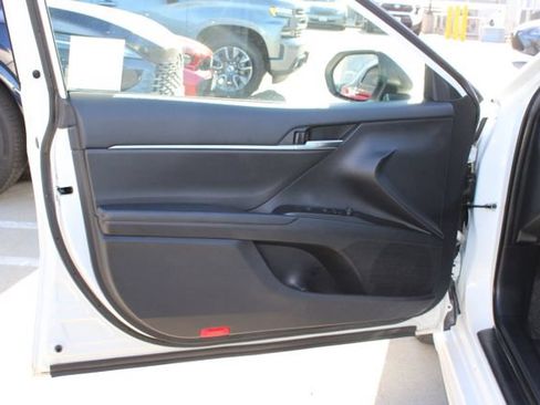 Used 2022 Toyota Camry SE w/ Carpet Mat Package (TMS) FWD image 10