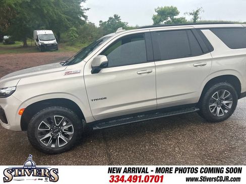 Used 2022 Chevrolet Tahoe Z71 w/ Luxury Package AWD/4WD image 5