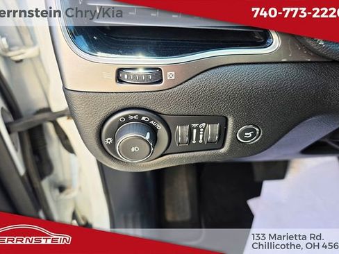 Used 2020 Jeep Cherokee Limited w/ Luxury Group AWD/4WD image 17
