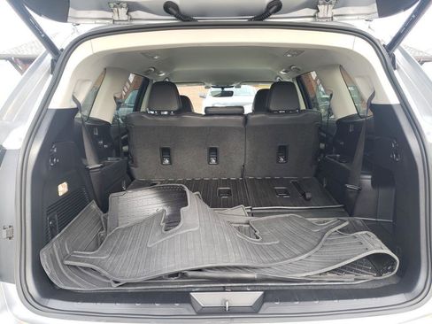 Used 2022 Subaru Ascent Limited w/ Popular Package #4 image 8