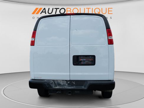 Used 2021 Chevrolet Express 3500 Extended w/ Driver Convenience Package RWD image 4
