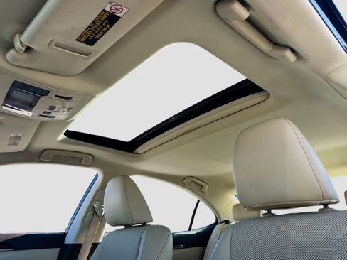 Used 2016 Lexus ES 350 w/ Premium Package w/Wood Trim image 21