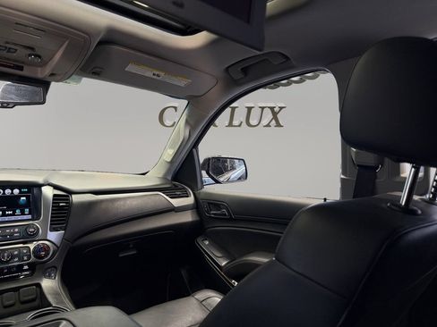 Used 2019 Chevrolet Suburban LT RWD image 24