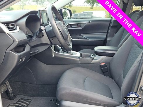 Used 2021 Toyota RAV4 LE image 18