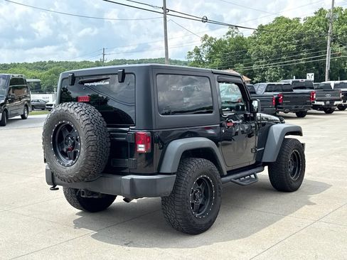 Used 2016 Jeep Wrangler Rubicon w/ Power Convenience Group AWD/4WD image 13