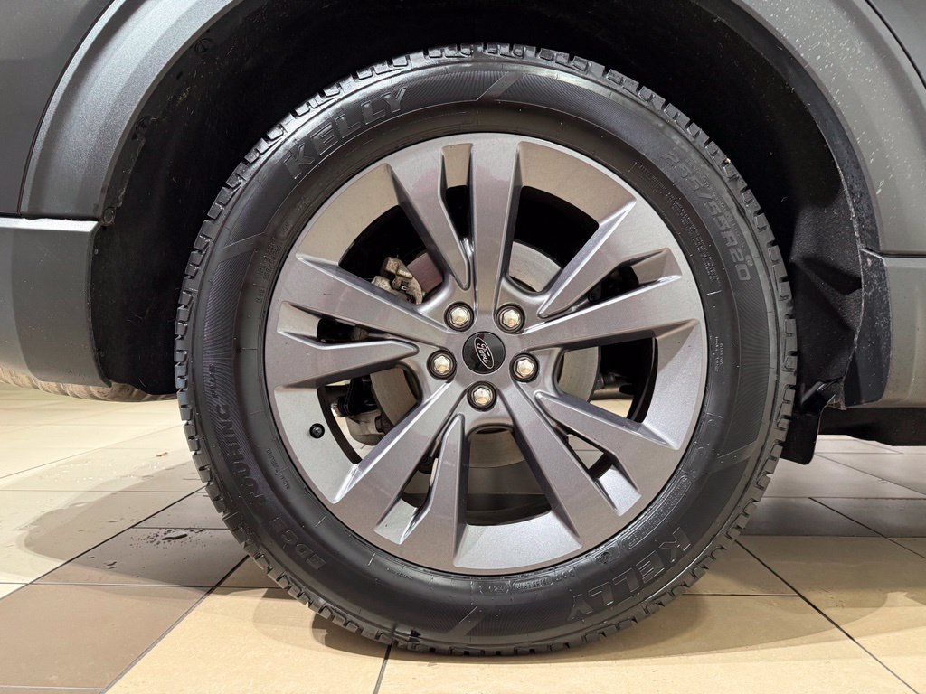 Used 2024 Ford Explorer XLT w/ Equipment Group 202A AWD/4WD image 9