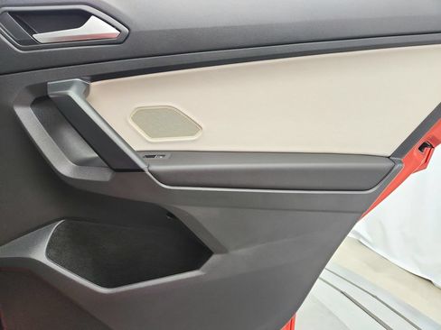 Used 2019 Volkswagen Tiguan SE FWD image 29