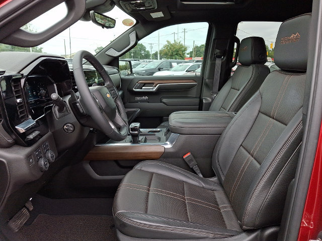 Used 2024 Chevrolet Silverado 1500 High Country w/ Technology Package AWD/4WD image 13
