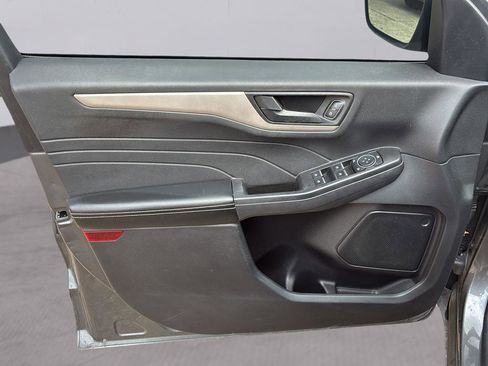Used 2022 Ford Escape SE w/ SE Sport Appearance Package FWD image 19