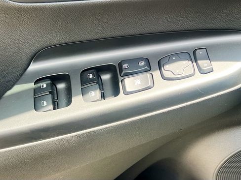 Used 2023 Hyundai Kona Limited FWD image 18
