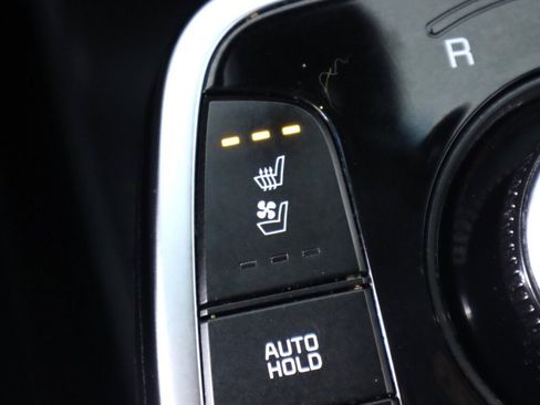 Used 2022 Kia Niro EX Premium w/ Cold Weather Package FWD image 26