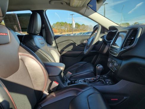 Used 2022 Jeep Cherokee Trailhawk w/ Technology Group B image 34