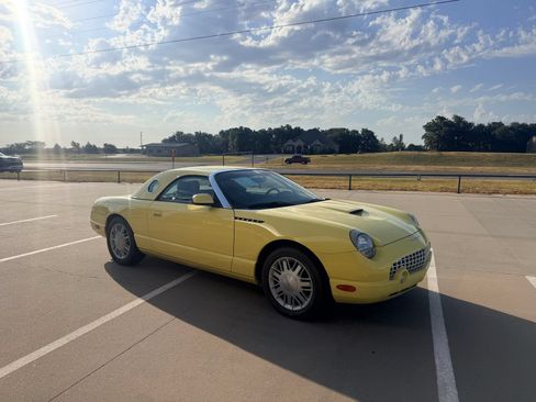 Used 2002 Ford Thunderbird RWD image 4