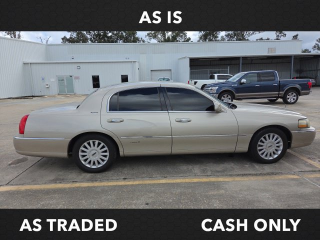 Used 2005 Lincoln Town Car Signature RWD image 8