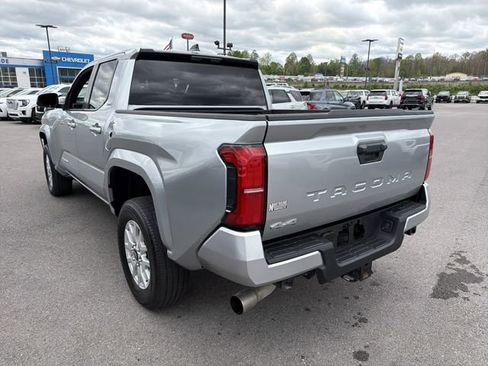 Used 2024 Toyota Tacoma SR5 AWD/4WD image 8