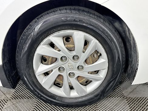 Used 2019 Hyundai Elantra SE w/ Winter Weather Package image 30