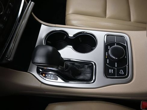Used 2019 Jeep Grand Cherokee Limited AWD/4WD image 24